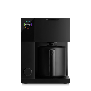 Cafetière noire avec écran digital et verseuse, partie de Fellow, Cafetière, Dernières nouveautés, tout sur le café.