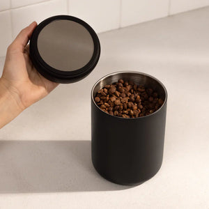 Conteneur sous vide électrique Svart pour grains de café 0,7 L, partie de Fellow, Rangement, Dernières nouveautés, EspressoGear, tout sur le café.
