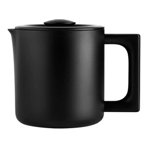 Cafetière isolée noire au design élégant avec poignée pratique, partie de Fellow, EspressoGear, tout sur le café.