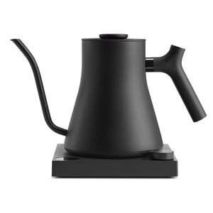 Bouilloire électrique noire avec col de cygne étroit et bouton de contrôle, partie de Bouilloire, EspressoGear, tout sur le café.