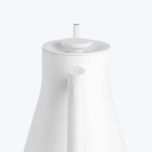 Bouilloire électrique blanche avec bec étroit et contrôle numérique, partie de Fellow, Bouilloire, EspressoGear, tout sur le café