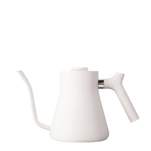 Bouilloire électrique blanche avec bec étroit pour un versement précis, partie de Bouilloires et EspressoGear, tout sur le café.