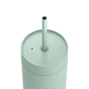 Gobelet de voyage isolé vert menthe avec paille pour boissons froides, partie de Fellow, Take away, EspressoGear, tout sur le café.