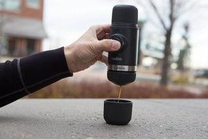 Machine à espresso portable avec adaptateur pour Nespresso OriginalLine, parfaite pour baristas et cafetières portables.