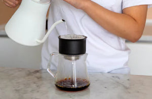 Carafe en verre au design moderne pour un brassage précis, partie de EspressoGear, Dernières nouveautés, tout sur le café.