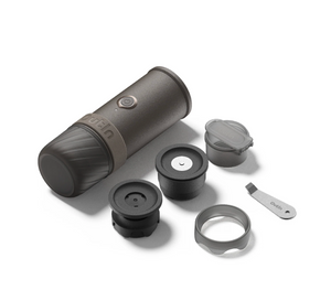 Machine à espresso portable avec accessoires pour espresso fort et infusion manuelle, provenant de cafetières portables.