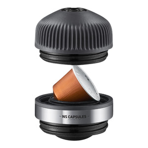 Adaptateur en noir et acier pour capsules Nespresso OriginalLine, accessoires espresso de Wacaco et EspressoGear.